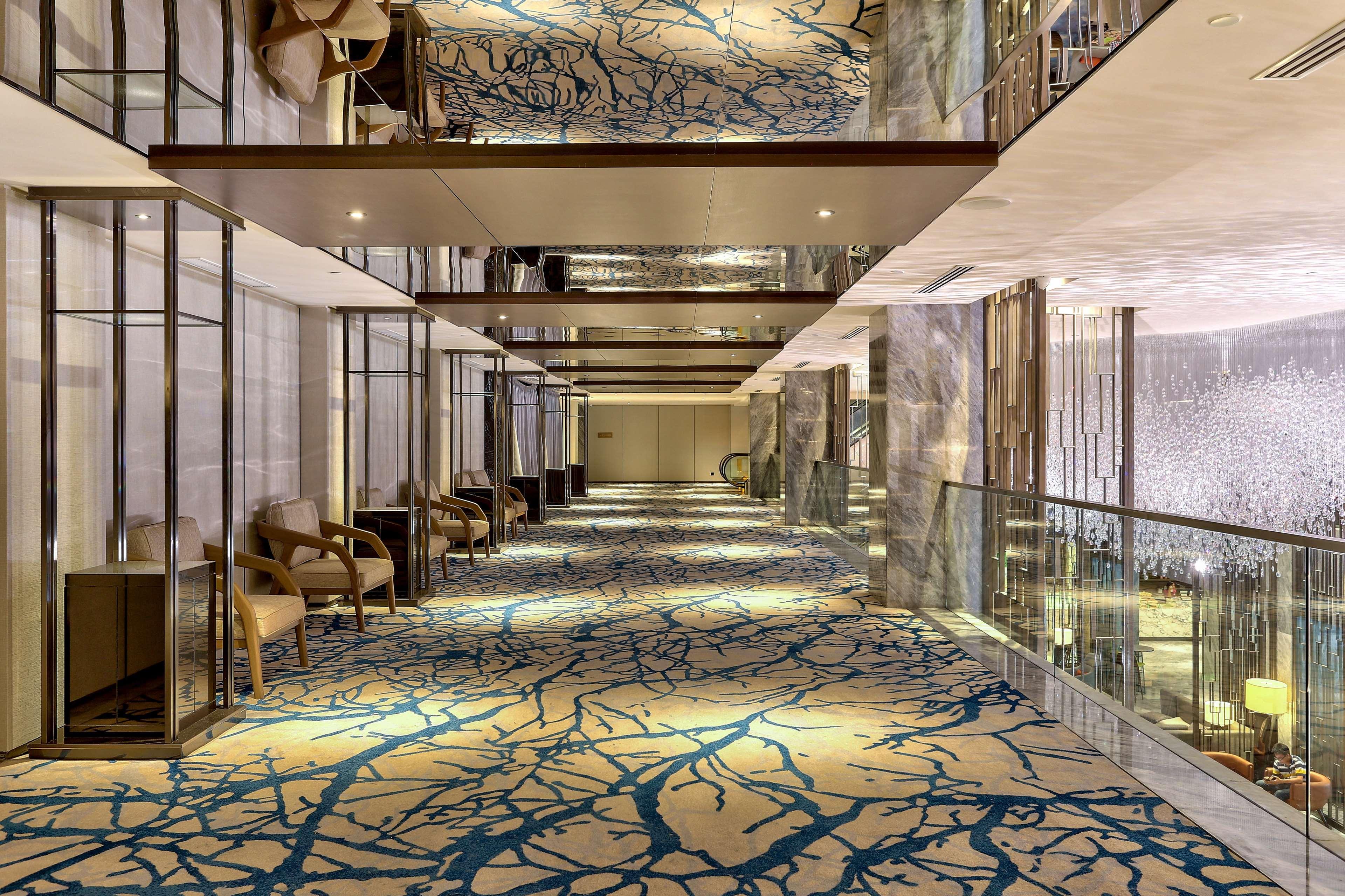Hotel Hilton Kota Kinabalu Exterior foto The interior of the hotel