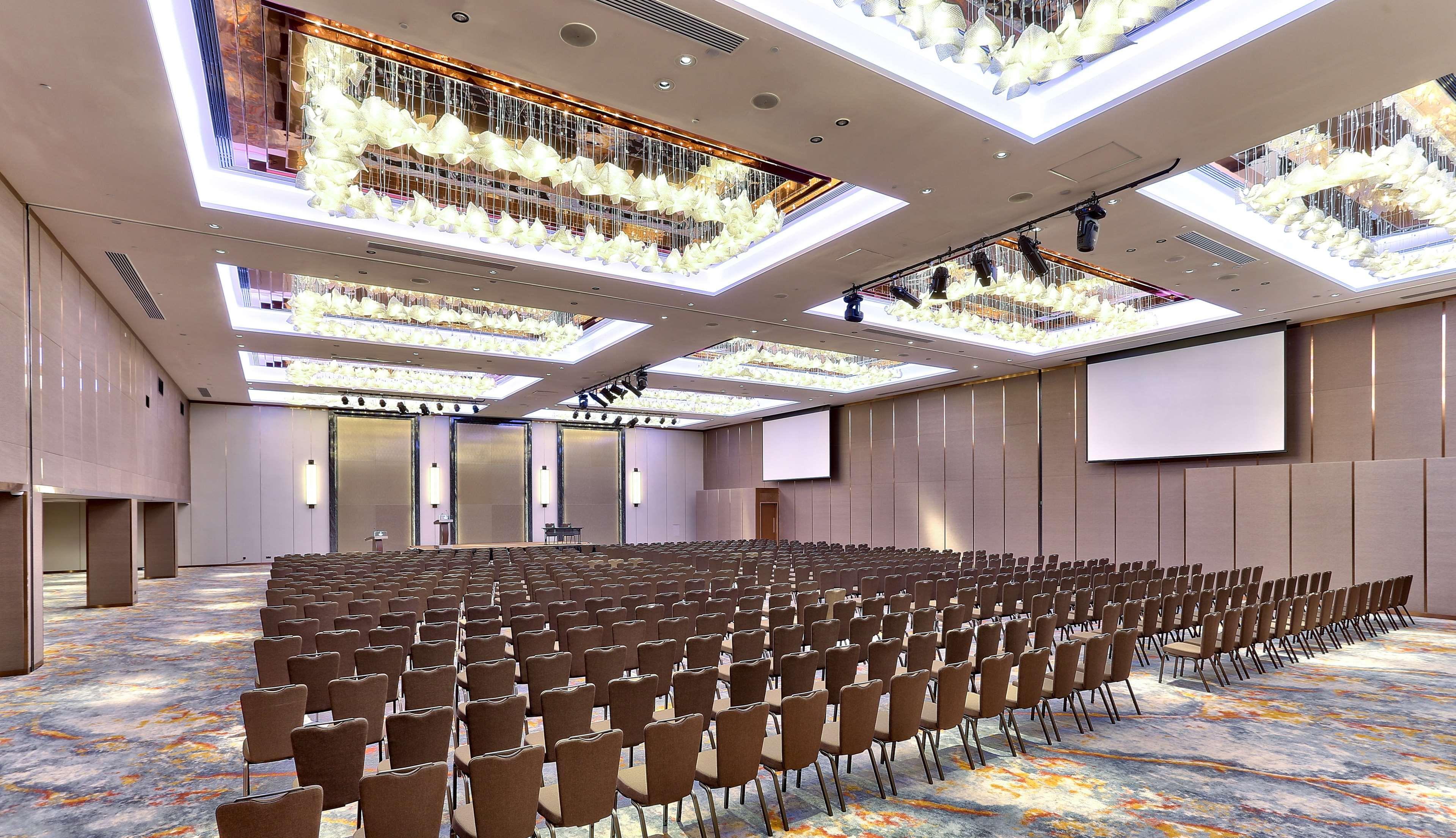 Hotel Hilton Kota Kinabalu Exterior foto The Grand Ballroom