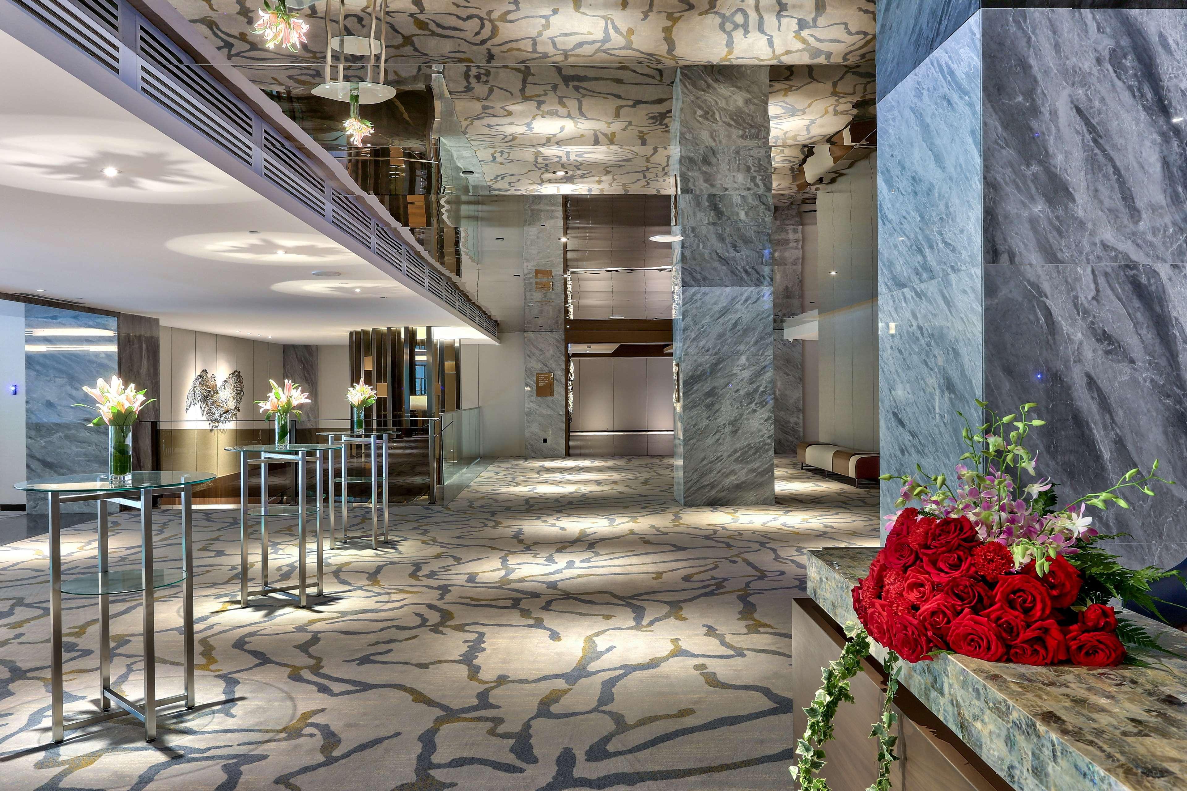 Hotel Hilton Kota Kinabalu Exterior foto The lobby