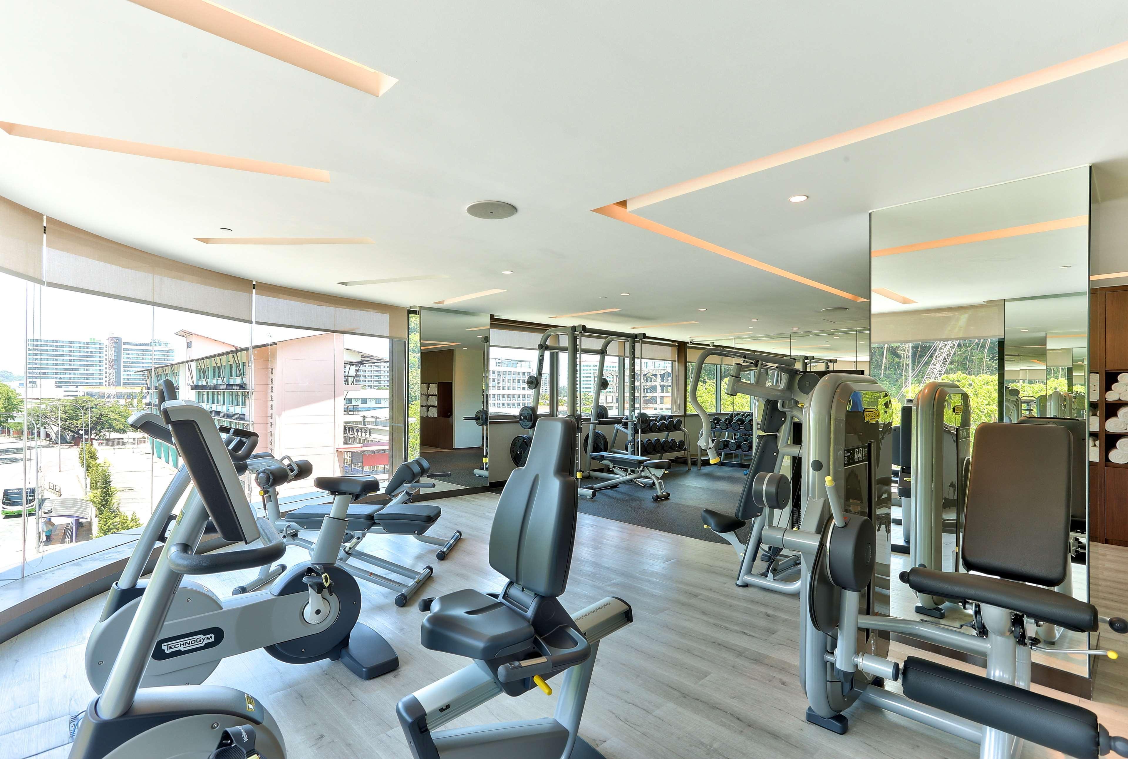 Hotel Hilton Kota Kinabalu Exterior foto The gym at the hotel