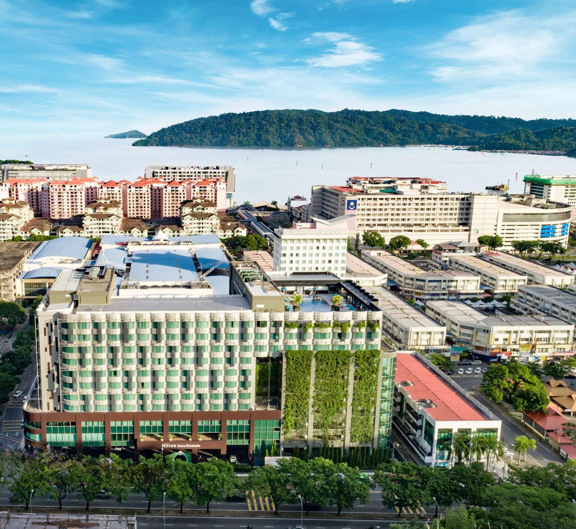 Hotel Hilton Kota Kinabalu Exterior foto Aerial view of the hospital